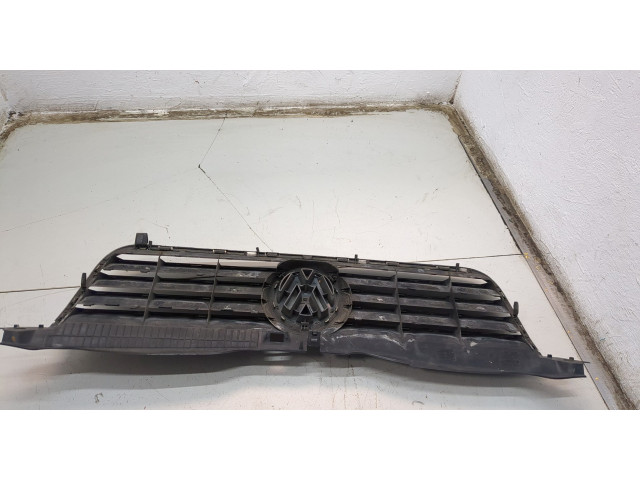Решетка радиатора  Volkswagen Passat 5 2000-2005          