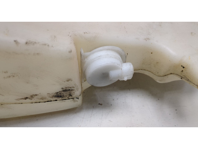 Бачок омывателя Chevrolet Tahoe 2006-2014 25731418