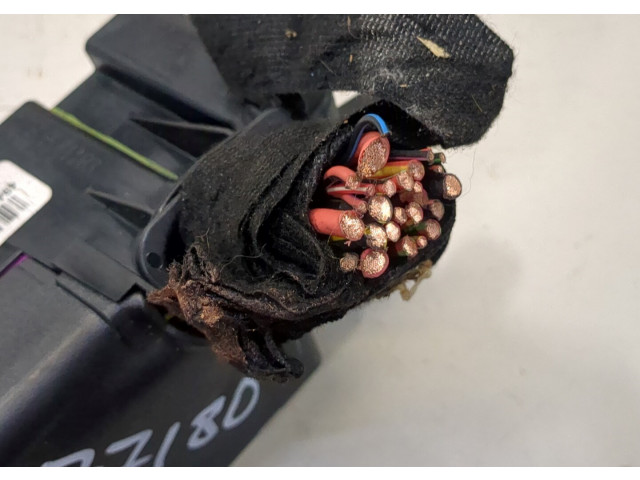 Блок предохранителей  Volkswagen Golf 6 2009-2012      1K2941824     1.6