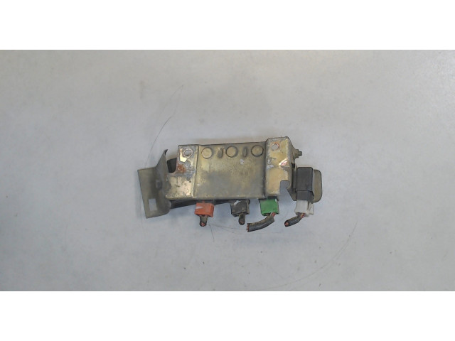 Блок реле Mitsubishi L200 1996-2006 2.5