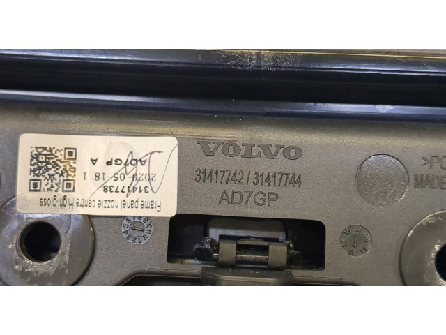 Дисплей бортового компьютера  Volvo XC60 2017- 32218885        