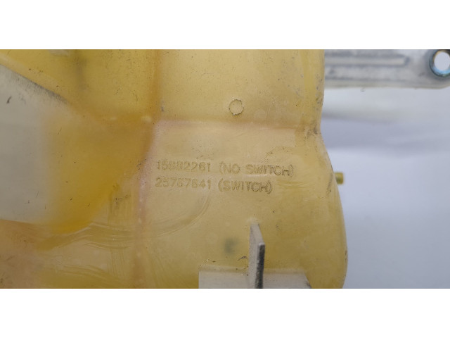 Бачок расширительный  Cadillac SRX 2003-2009 15882261   