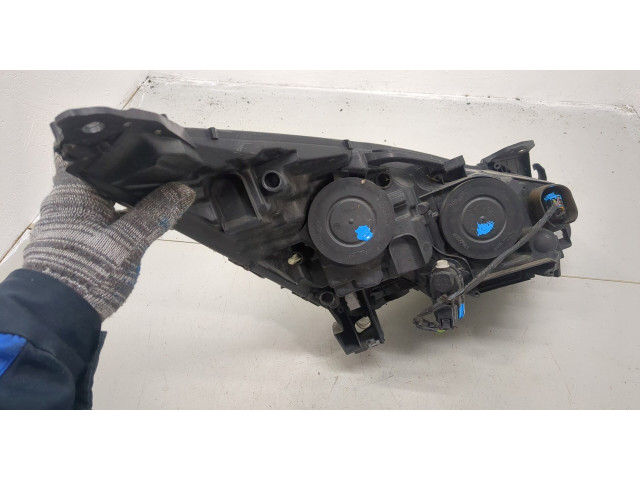 Фара передняя  Peugeot 5008 2009-2016 левая 