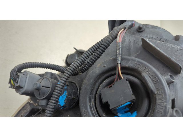 Фара передняя Honda CR-V 2001-2006 правая