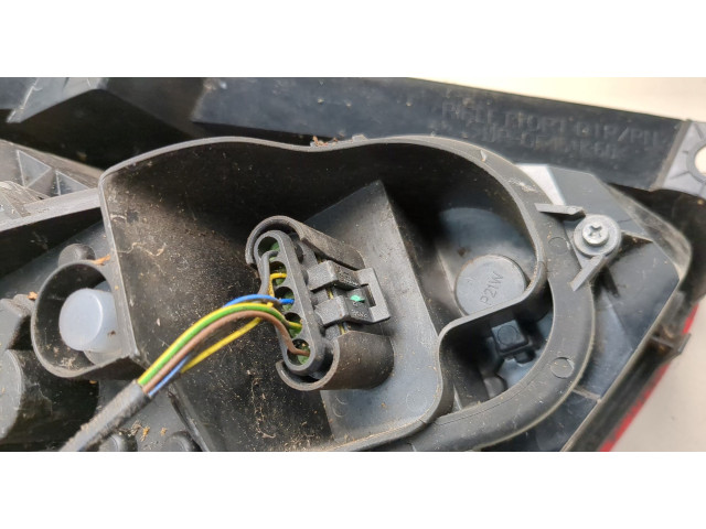 Задний фонарь          