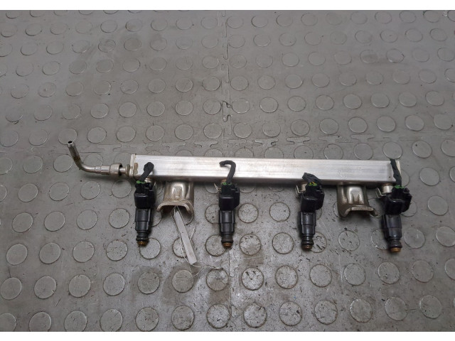 Форсунка топливная Volvo C30 2006-2013 30711782