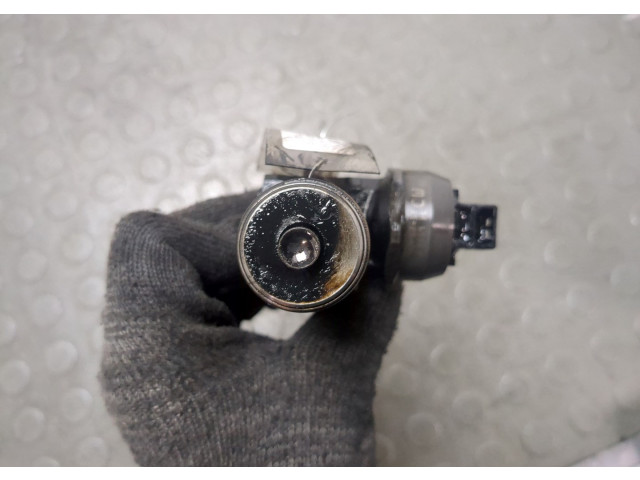 Форсунка топливная Volkswagen Golf 5 2003-2009 038130073BR