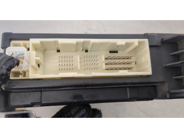 Блок предохранителей  Toyota Tundra 2007-2013         