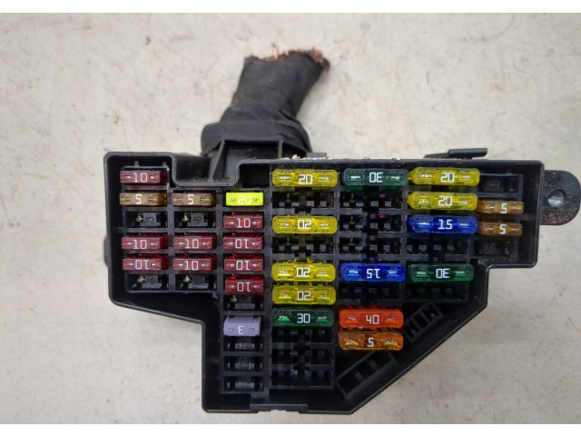 Блок предохранителей  Volkswagen Passat 7 2010-2015 Европа         