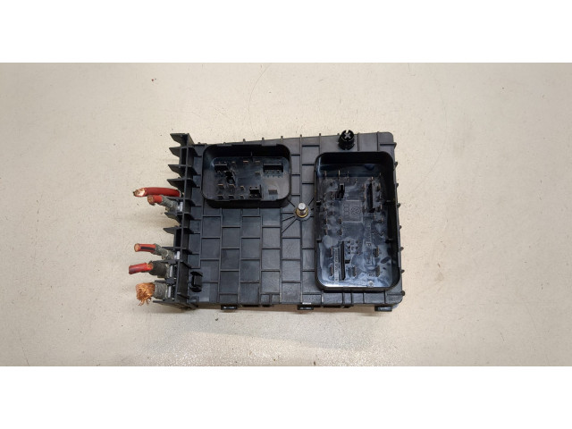 Блок предохранителей Skoda Octavia (A5) 2004-2013 1K0937124P