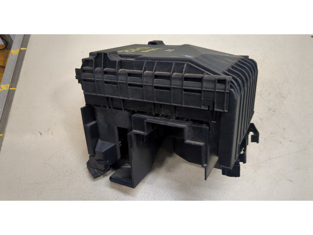 Блок предохранителей Audi Q3 2011-2014