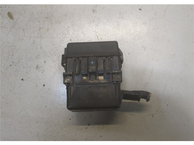 Блок предохранителей Mitsubishi Eclipse 2005-2011 MR986305, MN121414 2.4