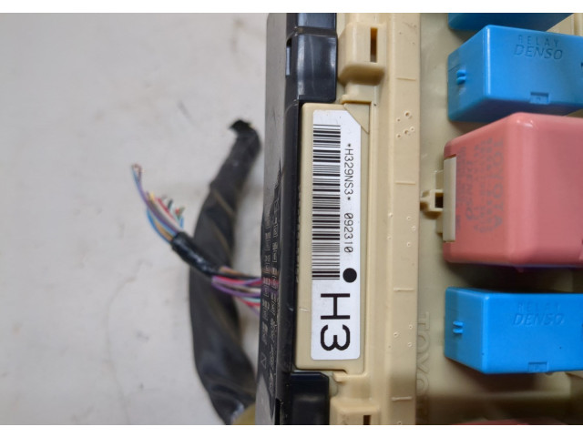 Блок предохранителей  Toyota Highlander 2 2007-2013      827300E590   