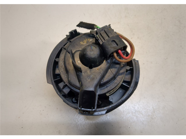 Моторчик печки Dacia Sandero 2012- 272102798R 272102798R