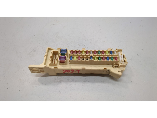 Блок предохранителей Mazda MPV 1999-2006