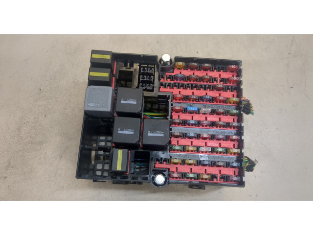 Блок предохранителей  Ford Fusion 2002-2012      2N1T14401HJ   