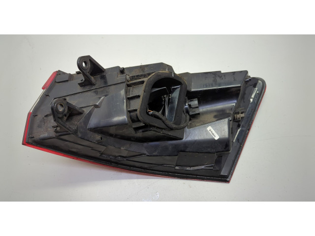 Задний фонарь          