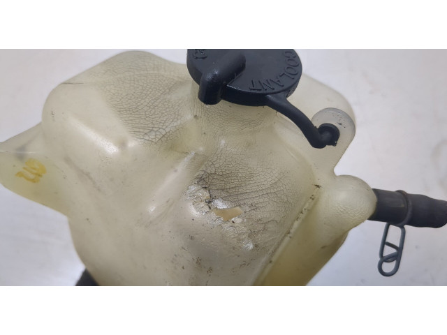 Бачок расширительный  Toyota Avensis 1 1997-2003    