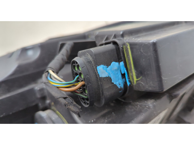 Фара передняя  Volkswagen Jetta 6 2010-2018 правая 