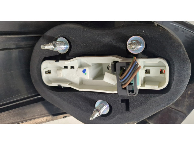 Задний фонарь     3C8945095D     