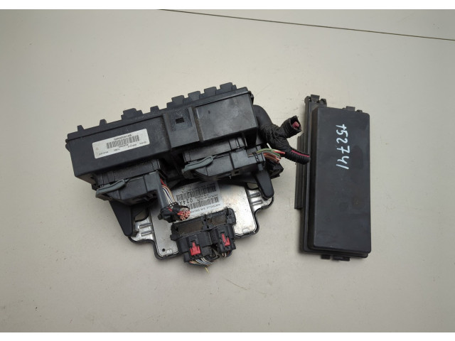 Блок предохранителей Jeep Grand Cherokee 2004-2010 04692017AK