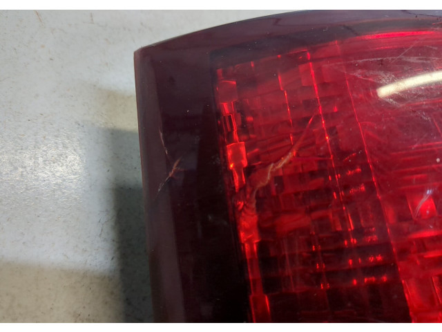 Задний фонарь 26555VE025 Nissan Elgrand 1997-2002