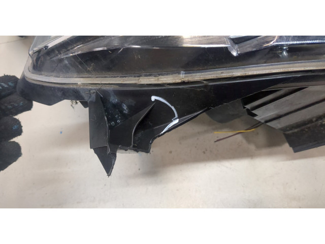 Фара передняя  Renault Trafic 2014-2021 правая 