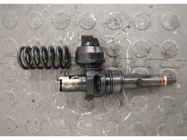 Форсунка топливная  Skoda Fabia 1999-2007    038130073AJ     