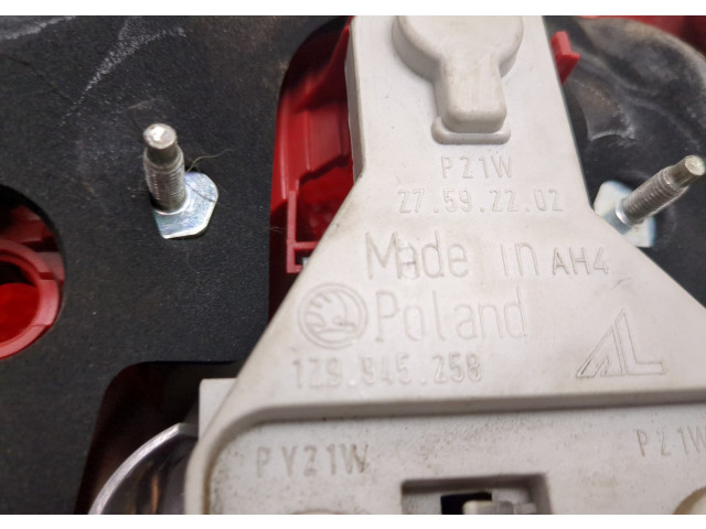 Задний фонарь