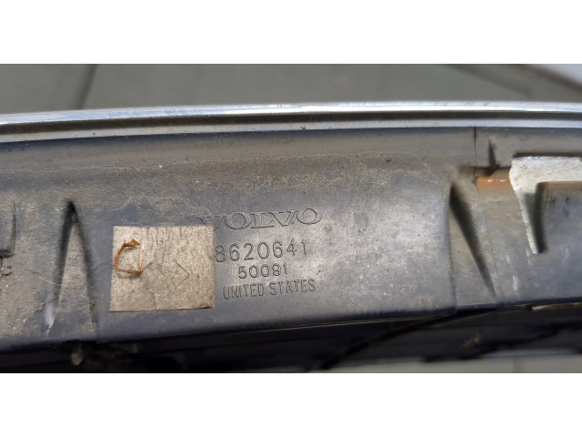 Решетка радиатора  Volvo XC90 2002-2006          