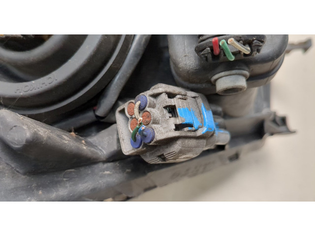 Фара передняя  Toyota Urban Cruiser правая 