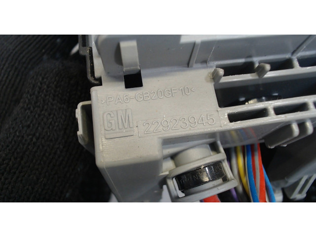 Блок предохранителей  Chevrolet Equinox 2017-      22923945    1.5