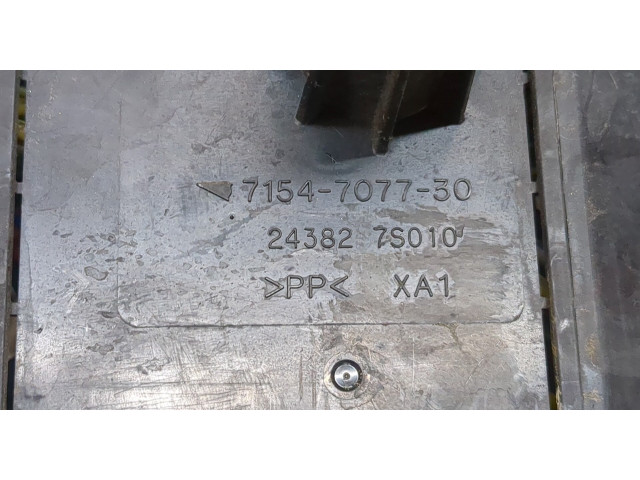 Блок реле Infiniti QX56 2004-2010 7154704430, 243827S010