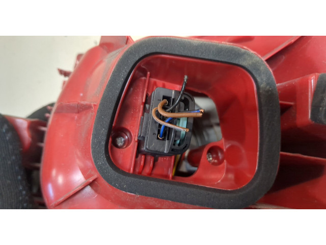 Задний фонарь          