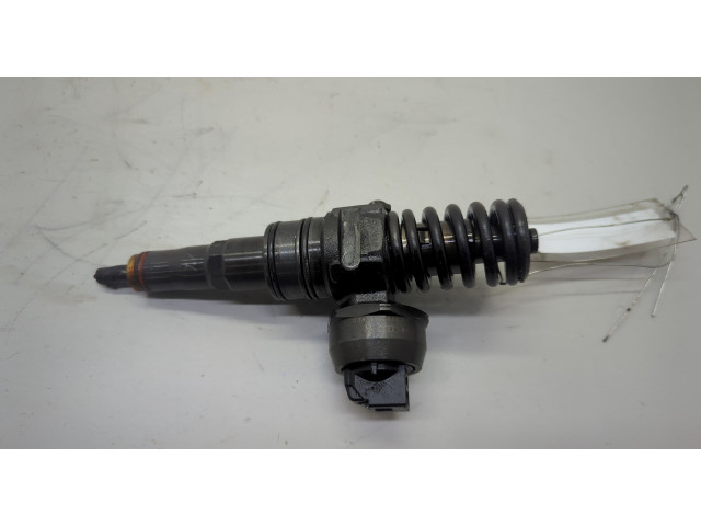 Форсунка топливная Volkswagen Golf 5 2003-2009 038130073BN