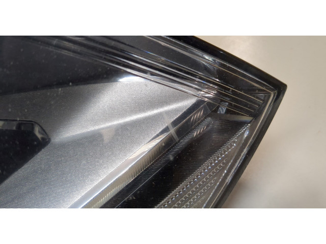 Фара передняя  Volkswagen Touareg 2010-2014 правая 