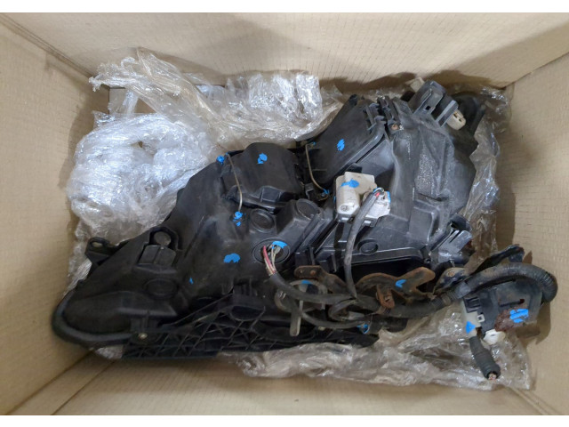 Фара передняя Lexus IS 2005-2013 правая