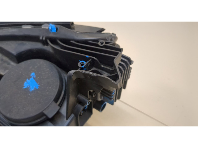 Фара передняя  Peugeot 3008 2016-2020 правая 