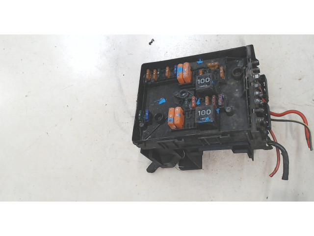 Блок предохранителей Volkswagen Caddy 2004-2010
