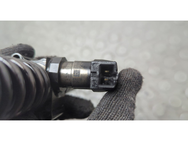 Форсунка топливная  Volkswagen Passat 6 2005-2010    03G130073S     