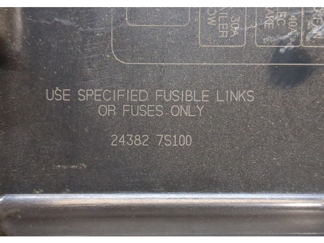 Крышка блока предохранителей  Infiniti QX56 2004-2010      243827s100    5.6