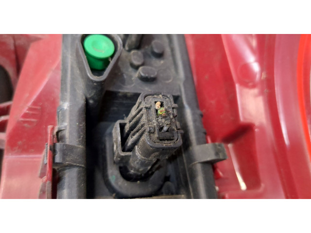 Задний фонарь        Peugeot 5008 2009-2016 