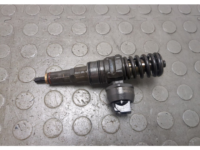 Форсунка топливная Skoda Octavia (A5) 2004-2013 038130073AG