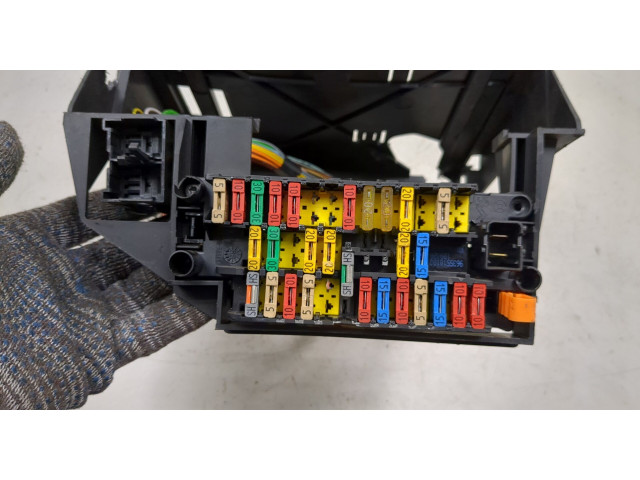 Блок предохранителей  Peugeot 406 1999-2004         