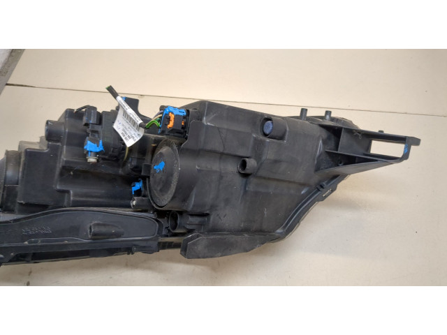 Фара передняя  Peugeot 2008 2013-2019 правая 