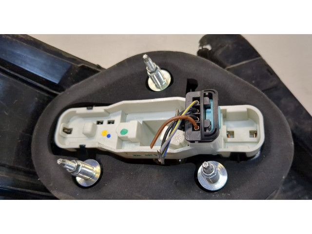 Задний фонарь          