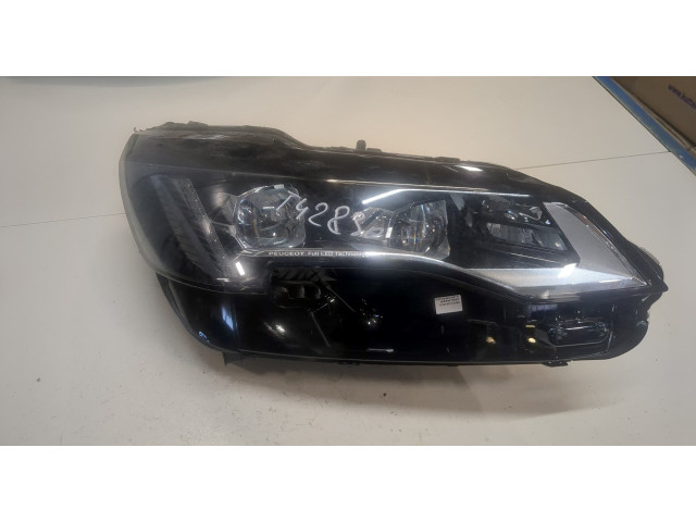 Фара передняя  Peugeot 3008 2020- правая 