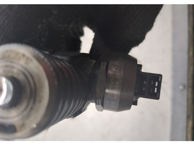 Форсунка топливная Volkswagen Golf Plus 038130073AG