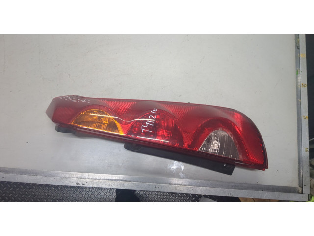 Задний фонарь Nissan Note E11 2006-2013