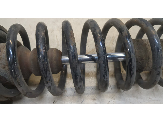 Стойка амортизатора Mitsubishi Carisma MR913122, M818685 1.6 бензин